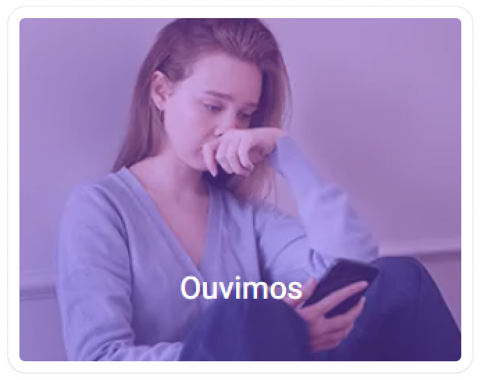 mulher com mão no boca